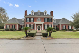 3725 Lake Michel Ct, Gretna, LA 70056-8326
