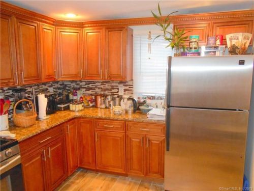 23 Ledyard Ave, Bloomfield, CT 06002-3353