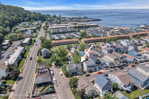 50 Ocean Ave, Monmouth Hills NJ  07732-1411 exterior