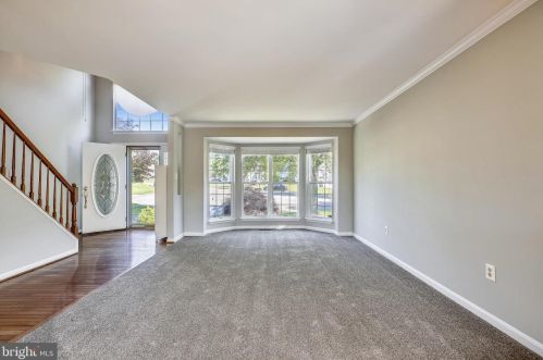 15434 Bevanwood Dr, Woodbridge, VA 22193-5716