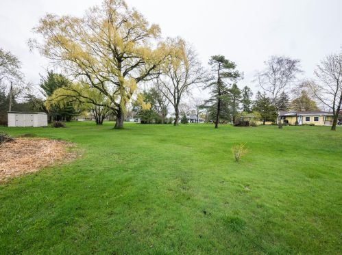 9701 Greenview Ln, Thiensville, WI 53092-5631