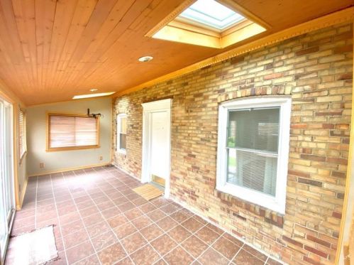 524 Wildwood Ave, New Castle PA  16105-2440 exterior