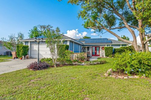 221 Burnside St, Lehigh Acres, FL 33936-6903