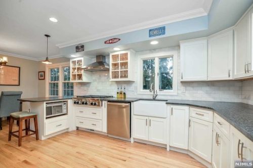 11 Cherokee Trl, Oakland NJ  07436-3011 exterior