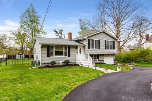 2107 Hartford Tpke, North Haven, CT 06473-1034