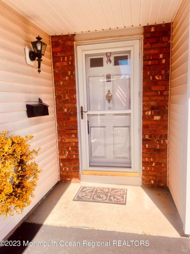 2 Jeffers Ct, Bricktown, NJ 08724-2418