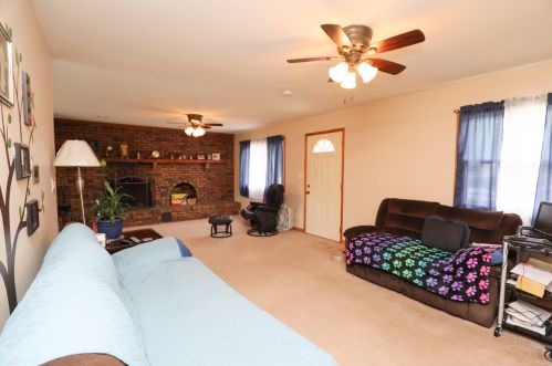 8543 19th Ave, Kenosha, WI 53143-6412