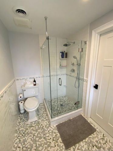 24 Middlefield St, Groton CT  06340-8826 exterior