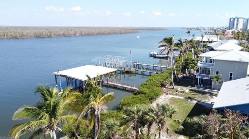 218 Anchorage St, Fort Myers Beach, FL 33931-3803