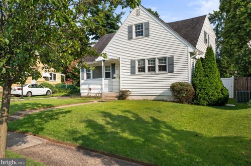 333 Dare St, West Deptford, NJ 08096-1301