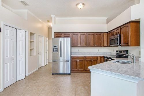 9709 Glenpointe Dr, Riverview, FL 33569-5638
