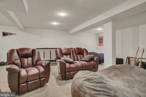 250 Savanna Dr, Pottstown PA  19465-6603 exterior