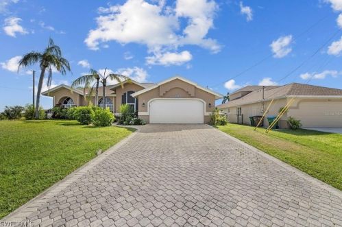 201 4th Pl, Cape Coral FL  33990-1042 exterior