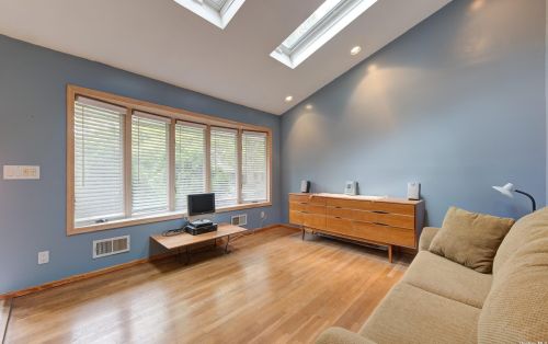 2 Candy Ln, Huntington Station NY  11746-4404 exterior