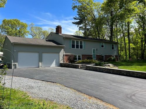 7 Hawthorne Rd, Coventry, RI 02816-7630