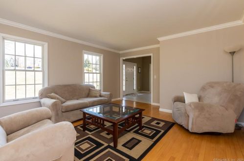 34 Mudry Farm Rd, Brookfield Center CT  06804-3542 exterior