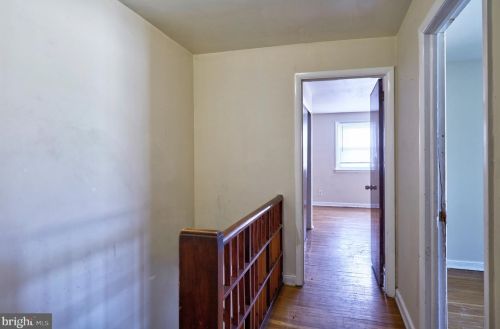 6833 Lee Ave, Camden NJ  08110-6122 exterior