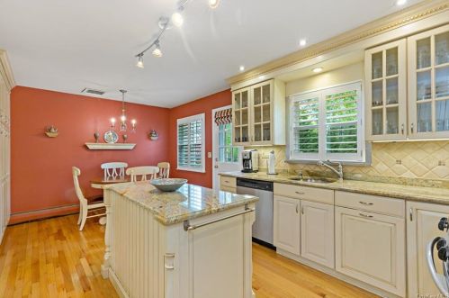 51 Meadow Rd, Briarcliff NY  10510-1134 exterior