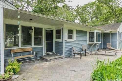 27 Forest Trl, Panamoka, NY 11961-2200