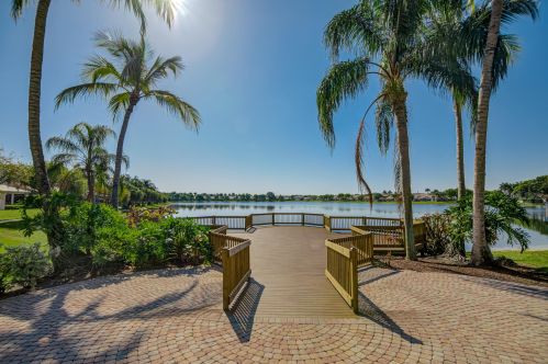 10667 Lake Shore Dr, West Palm Beach FL  33414-6170 exterior