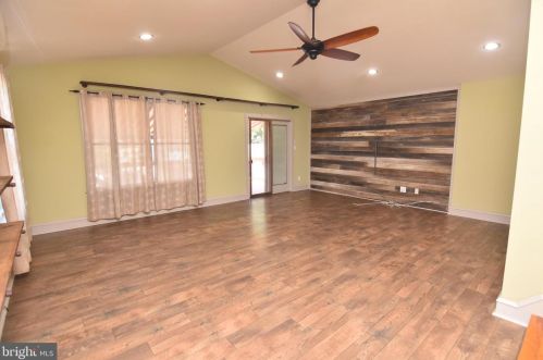 353 Kings Hwy, Camden NJ  08106-2105 exterior