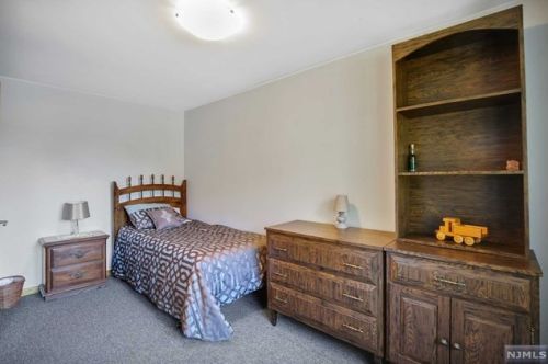 236 Gilbert Ave, Elmwood Park NJ  07407-2813 exterior