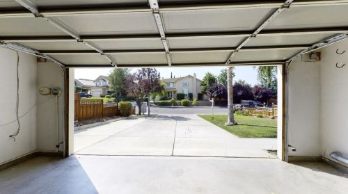 1550 Foxwood St, Hollister CA  95023-8048 exterior