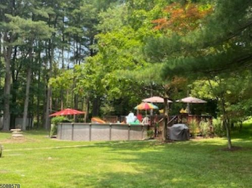 111 Lilac Dr, Annandale NJ  08801-3454 exterior