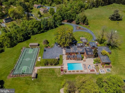 4025 Crooked Hill Rd, Harrisburg, PA 17110-9458