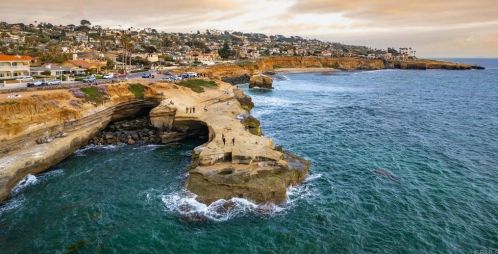 4438 Pescadero Ave, San Diego CA 92107-3629 exterior