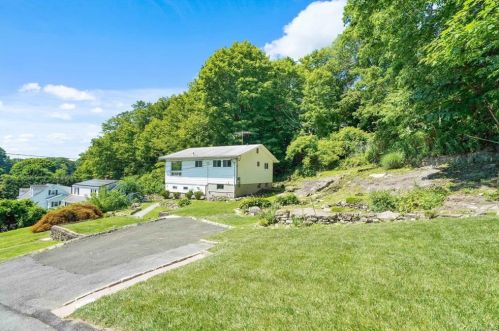 7 Clovebrook Rd, Valhalla, NY 10595-1304