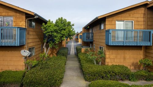 3160 Eucalyptus St, Marina, CA 93933-2761