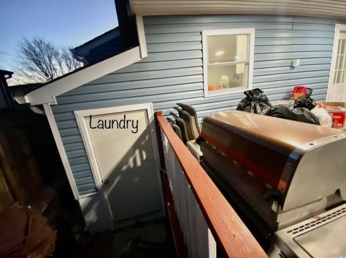 168 Washington Ave, Wheatley Heights NY  11798-2020 exterior