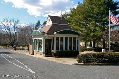 116 Manchester Ct, Tinton Falls NJ  07701-4803 exterior