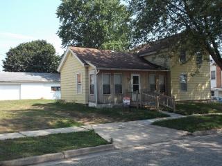 318 Roberts St, Cambria, WI 53923-9501