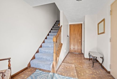 5132 Daube Dr, Pittsburgh, PA 15236-1600
