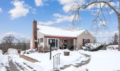 17 Hillcrest Ave, Sears Corners, NY 10509-3021