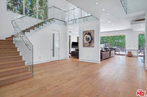 14818 Huston St, Van Nuys, CA 91403-1607