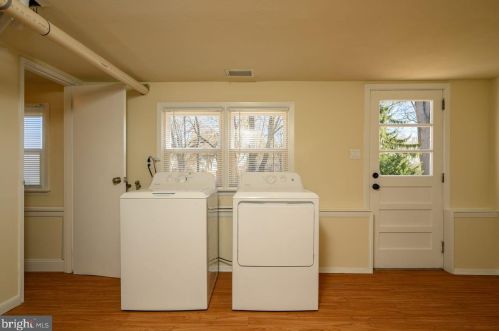 16 Gloucester Ln, Trenton NJ  08618-1006 exterior