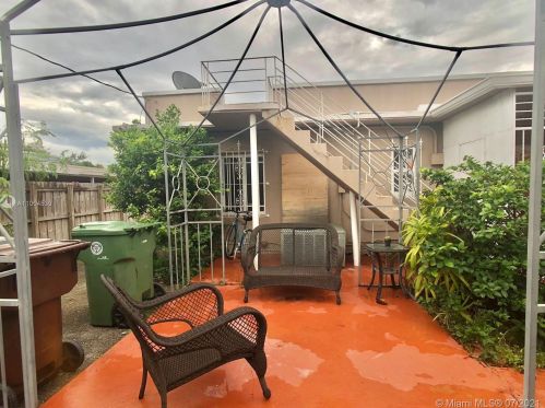 951 18th St, Hialeah FL  33010-2322 exterior