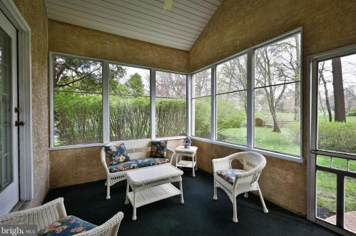 718 Meadowcreek Cir, Prospectville PA 19002-2074 exterior