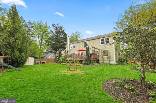 1426 Cellar Crk Way, Herndon VA  20170-2805 exterior