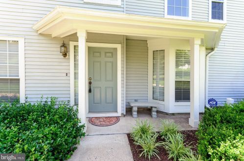 6 Aldgate Ct, Princeton NJ  08540-7014 exterior