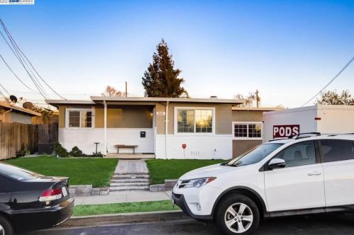2828 Hilltop Rd, Concord, CA 94520-5435
