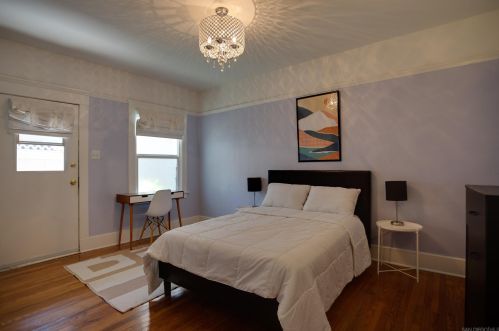 2422 J St, San Diego CA  92102-2925 exterior