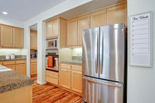 361 Majestic Dr, Hollister CA  95023-7032 exterior