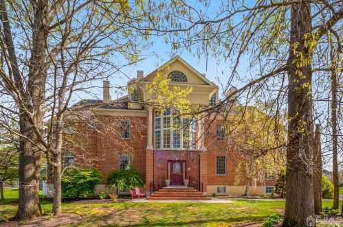 2 Winchester Dr, East Brunswick NJ  08816-3385 exterior