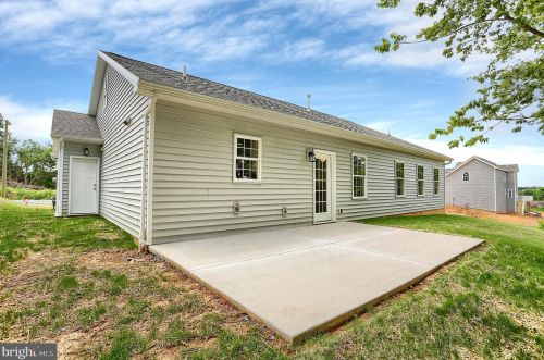 446 Croghan Dr, Carlisle, PA 17013-1712