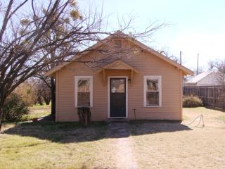 718 Oliver St, Tuxedo, TX 79553-4018