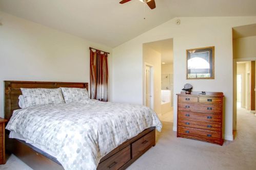 5890 Yuste Ln, Hollister CA  95023-9538 exterior